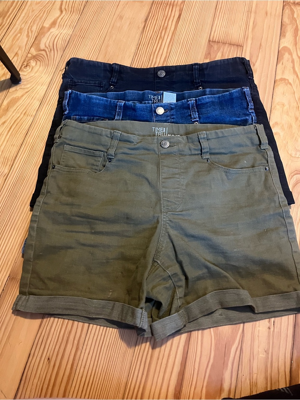 Time & Tru 3pack bundle Roll-Cuff Shorts